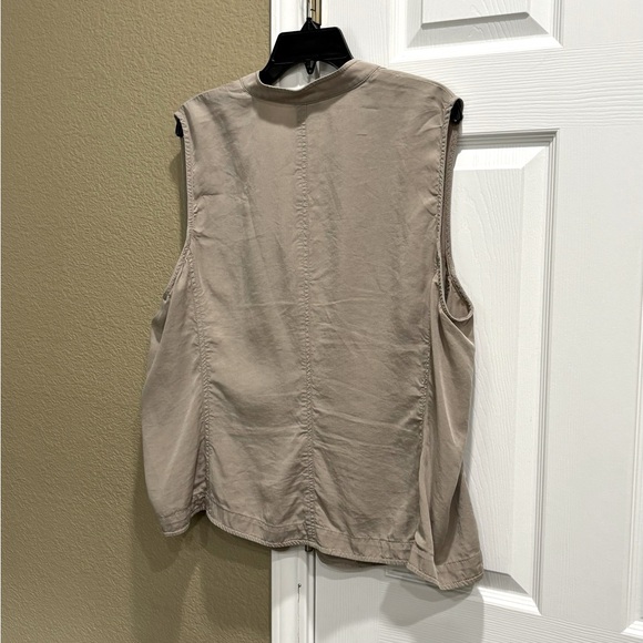 J.Jill Khaki tencel Sleeveless Safari Blouse Vest Front Button Pockets size 2X - Picture 3 of 6